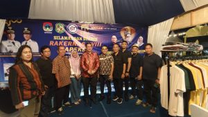 Ketua DPRD Kota Medan, Drs. Wong Chun Sen Tarigan, M.Pd.B., foto bersama Persatuan Wartawan Pemko Medan (PWPM).