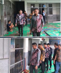 Kepala Rumah Tahanan Negara Kelas IIB Pangkalan Brandan, Akmalun Ikhsan, didampingi Kepala Kesatuan Pengamanan Rutan (KPR), Kepala Subsi Pengelolaan, Karupam, serta jajaran petugas, melaksanakan kontrol keliling ke blok hunian.
