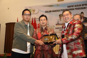 Ketua DPRD Medan, Wong Chun Sen bersama Wali Kota Medan, Rico Waas saat Pembukaan Raker DPRD Medan Tahun 2026 di Sibolangit.