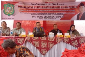 Ketua DPRD Kota Medan, Drs Wong Chun Sen, saat memberikan sosialisasi Perda kepada masyarakat.