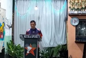 Foto : Kepala Dinas Pemuda dan Olahraga (Kadispora) Kota Medan, H. Tengku Chairuniza, resmi membuka Turnamen Badminton Ke-2 Tahun 2026 PB Mitra Sporty Medan di GOR Bulutangkis Willy Randi, Medan Marelan, Rabu (2/9/2026) malam. (BM-red).