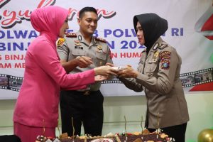 Kapolres Binjai AKBP R. Bimo Moernanda, S.I.K., M.H., bersama Ketua Bhayangkari Cabang Binjai Ny. Tika Bimo Moernanda, merayakan Hari Jadi Polwan ke-78 Polwan RI Tahun 2026.