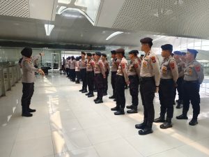 108 personel gabungan ditempatkan di kawasan Bandara Internasional Kualanamu, memperkuat pengamanan dan pelayanan kepada para penumpang.
