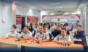 Kepala Rutan Kelas I Labuhan Deli, Eksa Rahnuzulian, bersama jajaran mengikuti pengarahan Direktur Jenderal Pemasyarakatan secara virtual melalui Zoom Meeting.