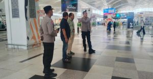 Kapolresta Deli Serdang, Kombes Pol. Hendria Lesmana, S.I.K., M.Si., rutin melakukan pemantauan langsung situasi di Bandara Internasional Kualanamu.
