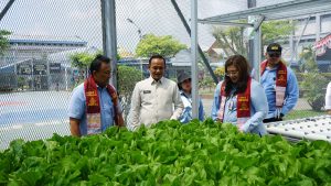 Kedeputian I Kantor Staf Presiden (KSP) melihat hasil karya dan produk yang dihasilkan Warga Binaan Lapas Kelas I Medan.