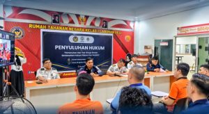 Kepala Seksi Pelayanan Tahanan, Ronny Steven Hutapea, memimpin Sidang Tim Pengamat Pemasyarakatan (TPP).