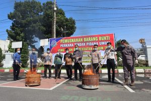 Waka Polres Binjai Kompol Sofyan H. Nasution, S.H., M.H., menghadiri pemusnahan barang bukti di Kejaksaan Negeri Binjai.
