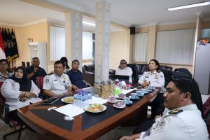 Kepala Kanwil Ditjen Imigrasi Sumatera Utara, Dr. Parlindungan, S.H. M.H, berbagi pengalaman seputar pelayanan, pengawasan, dan tata kelola kehumasan keimigrasian, pada studi tiru Kanwil Ditjen Imigrasi Kepulauan Bangka Belitung dan Kanwil Ditjen Imigrasi Bengkulu.