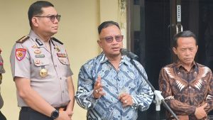 Perwakilan Kompolnas, M. Choirul Anam didampingi Gufron Mabruri, Irwasda Polda Sumut Kombes Pol. Nanang Masbudi, S.I.K., M.Si., CFrA, serta Kabid Humas Polda Sumut Kombes Pol. Dr. Ferry Walintukan, S.I.K., S.H., M.H.