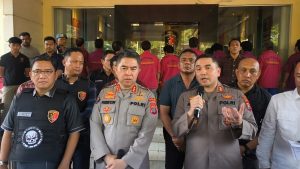 Kapolres Humbang Hasundutan, AKBP Adi Nugroho, saat memaparkan kasus penyerangan, pengrusakan, pencurian dan penganiayaan di Desa Matiti, Kecamatan Dolok Sanggul, Kabupaten Humbang Hasundutan.