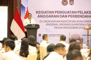 Kepala Kanwil Ditjen Imigrasi Sumut, Dr. Parlindungan, S.H., M.H., saat memberikan kata sambutan kegiatan Coaching Clinic Pelaksanaan Anggaran dan Perbendaharaan di Parapat.