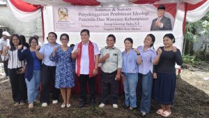 Anggota DPRD Kota Medan, Jusup Ginting Suka, SE, foto bersama Pemuda dan Pemudi Gereja Batak Karo Protestan (GBKP) Permata Km 8.