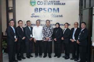 Foto : Wakajatisu, Eko Adhyaksono, S.H., M.H., bertindak sebagai penguji dalam seminar hasil Proyek Perubahan Pelatihan Kepemimpinan Nasional (PKN) Tingkat II. Kegiatan tersebut berlangsung di Balai Pengembangan Sumber Daya Manusia (BPSDM) Provinsi Sumatera Utara, Jalan Ngalengko, Medan, Kamis (24/9/2026) pagi.