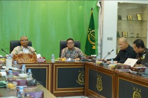 Foto : Kepala Kejaksaan Tinggi Sumatera Utara (Kajati Sumut), Muhibuddin, SH., MH., saat memimpin Rapat Koordinasi bersama Balai Besar Wilayah Sungai (BBWS) Sumatera II Medan di Kantor Kejati Sumut, Medan, Rabu (30/9/2026). (BM-red).