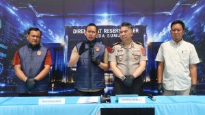 Direktur Reserse Siber Polda Sumut, Kombes Pol Bayu Wicaksono, saat mengungkap kssus jaringan judi online yang beroperasi di wilayah Sumatera Utara.