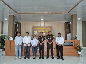 Foto : Kepala Kejaksaan Negeri Samosir, Akwan Annas, didampingi Kasi Intel Juna Karo-Karo, menyambut hangat pengurus Forwaka Samosir yang dipimpin Ketua Lasma Sitanggang, SE, beserta jajaran pengurus seperti Sumper Edward Simanjuntak, Nikanor Sitohang, dan Jackson Pandiangan. Bertempat di Kantor Kejari Samosir, Senin (5/10/2026). (BM-red).