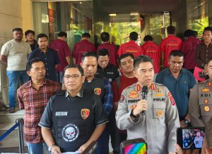 Kabid Humas Polda Sumut, Kombes Pol Dr. Ferry Walintukan, S.I.K., S.H., M.H., saat mengungkap mengungkap kasus pencurian dengan kekerasan (curas) dan pencurian dengan pemberatan (curat).