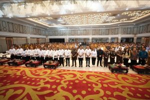 Foto : Kejaksaan Tinggi Sumatera Utara resmi meluncurkan program Jaksa Sahabat Pendidik di Aula Raja Inal Siregar, Kantor Gubernur Sumatera Utara, Medan. Program ini dihadiri langsung oleh Kepala Kejaksaan Tinggi Sumatera Utara (Kajatisu) Muhibuddin dan Gubernur Sumatera Utara Bobby Nasution. Selasa (6/10). (BM-red).